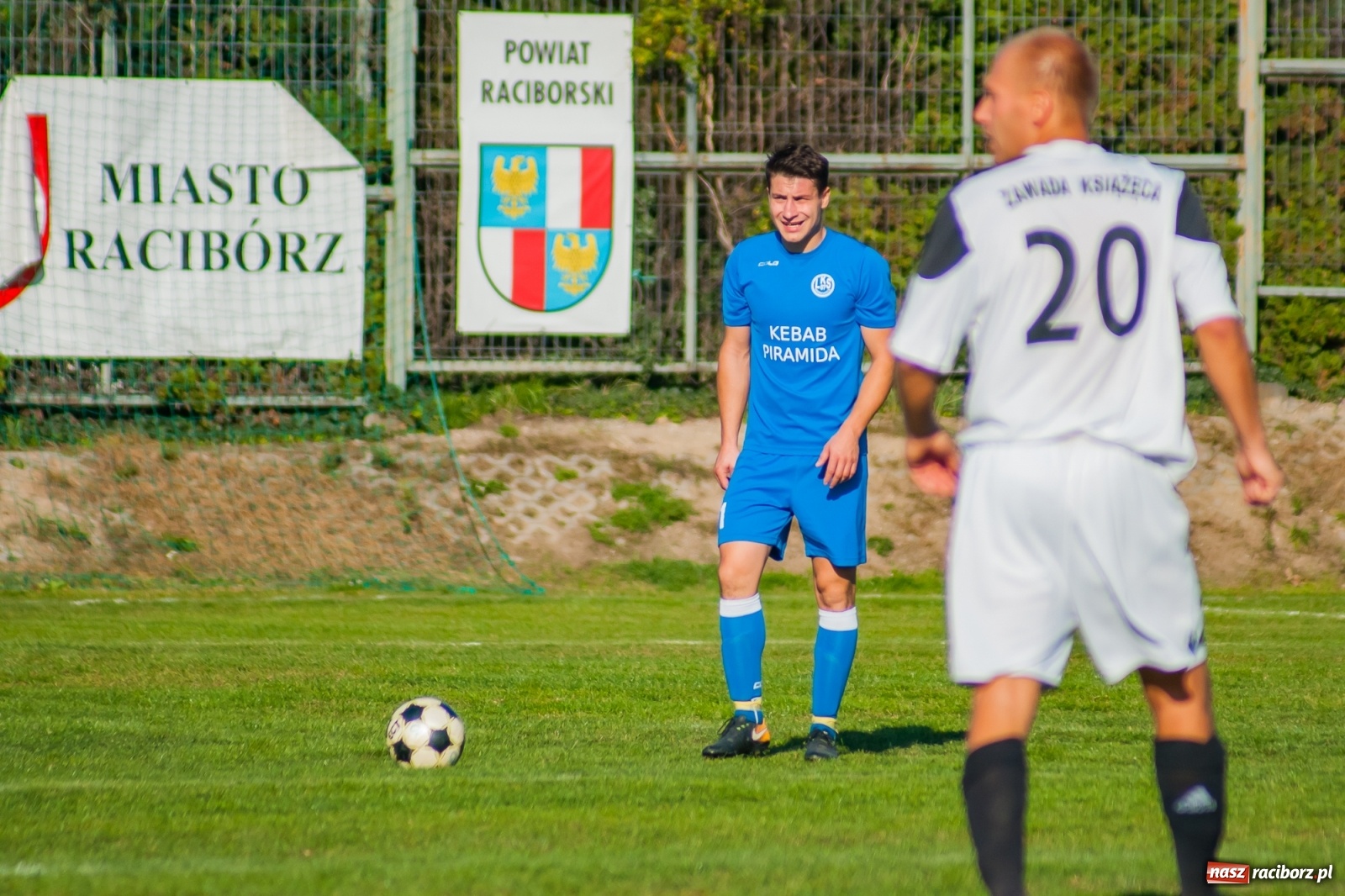 Zdjęcie w galerii na portalu naszraciborz.pl: Nerwowo i czerwono w Markowicach. Zgoda z kompletem punktów [FOTO i WIDEO] wiadomości z regionu