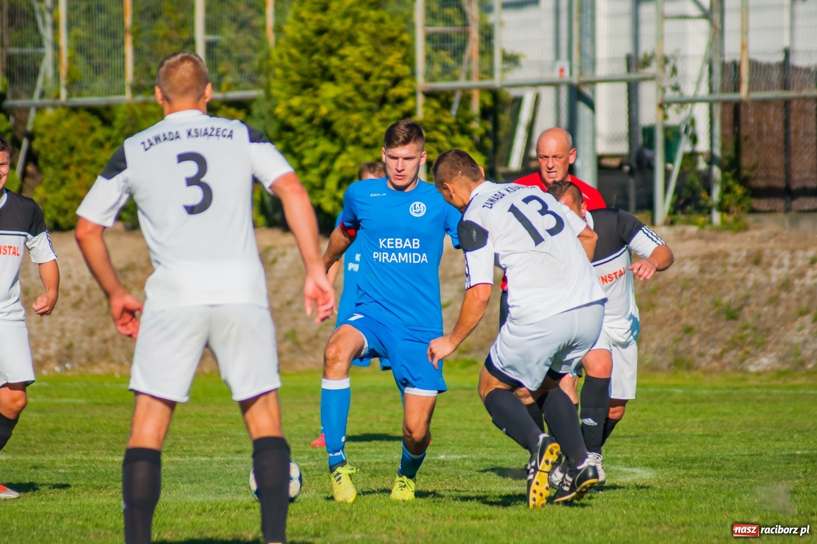 Zdjęcie w galerii na portalu naszraciborz.pl: Nerwowo i czerwono w Markowicach. Zgoda z kompletem punktów [FOTO i WIDEO] wiadomości z regionu