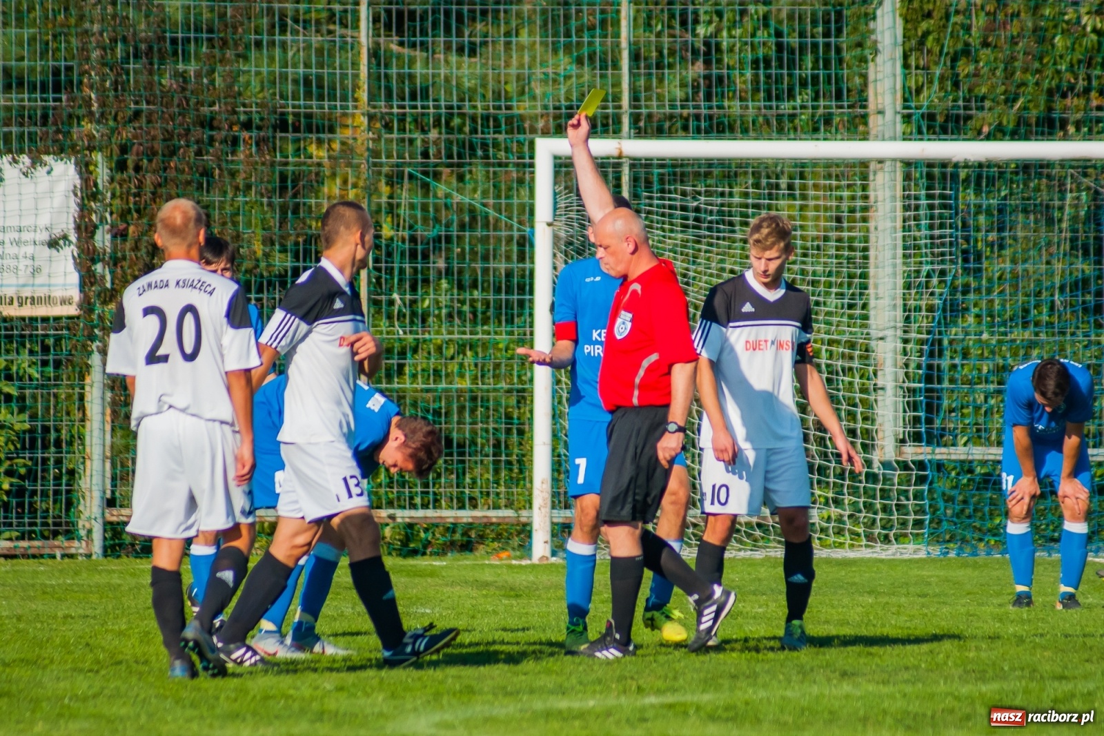 Zdjęcie w galerii na portalu naszraciborz.pl: Nerwowo i czerwono w Markowicach. Zgoda z kompletem punktów [FOTO i WIDEO] wiadomości z regionu