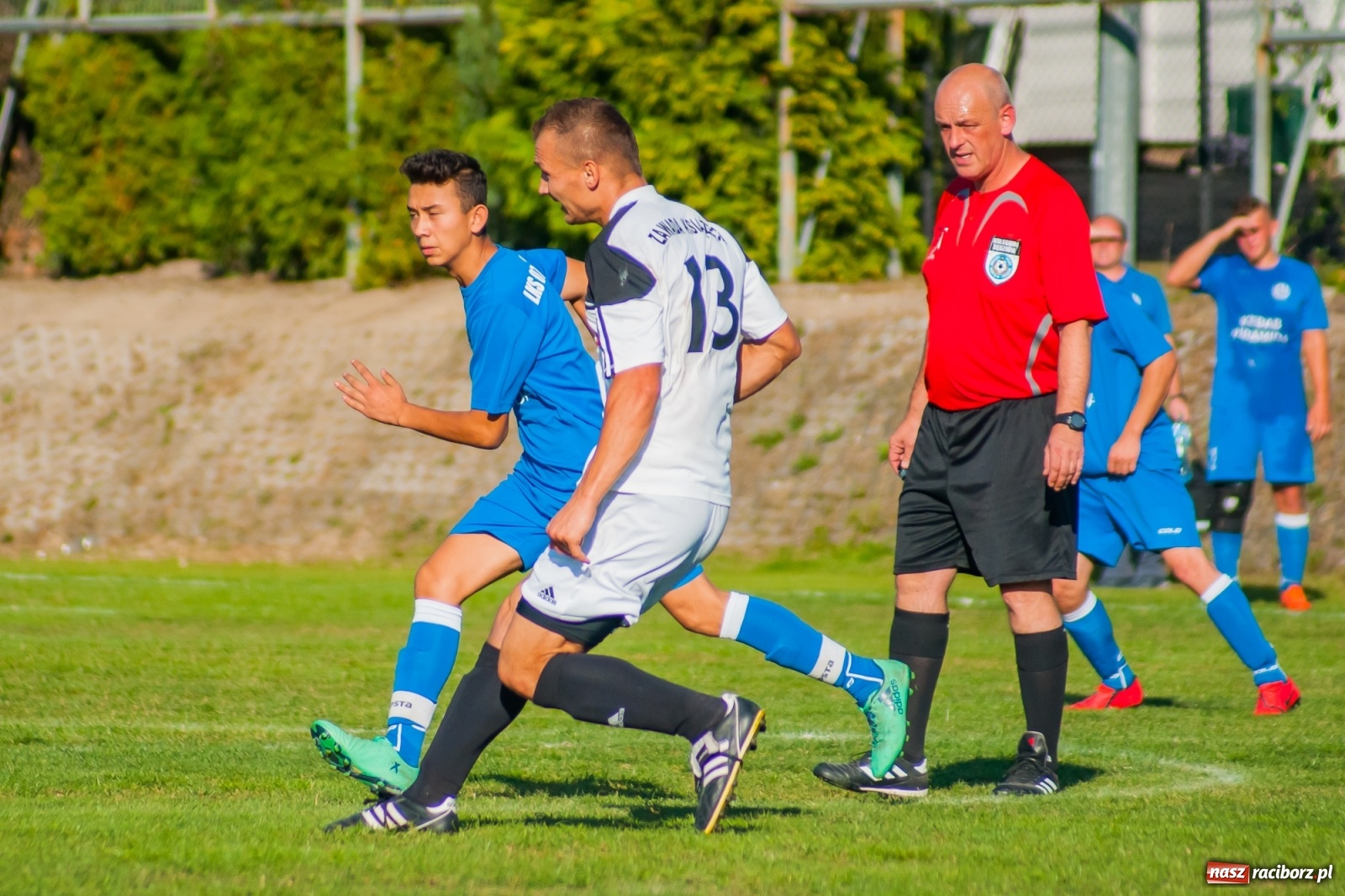 Zdjęcie w galerii na portalu naszraciborz.pl: Nerwowo i czerwono w Markowicach. Zgoda z kompletem punktów [FOTO i WIDEO] wiadomości z regionu