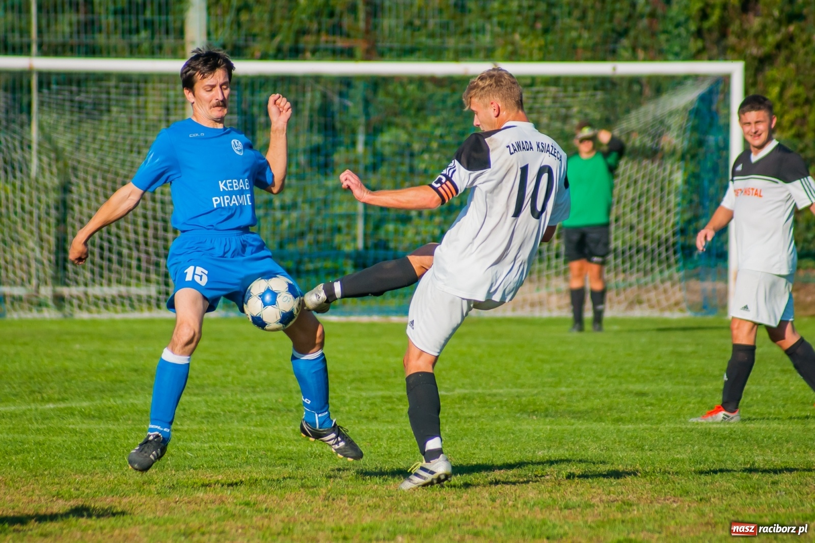 Zdjęcie w galerii na portalu naszraciborz.pl: Nerwowo i czerwono w Markowicach. Zgoda z kompletem punktów [FOTO i WIDEO] wiadomości z regionu