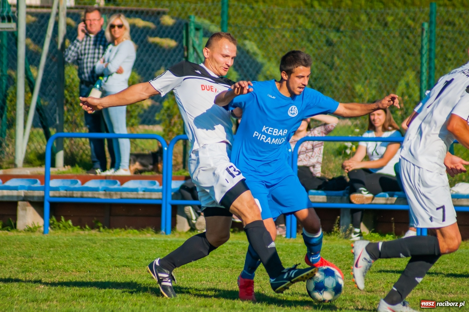 Zdjęcie w galerii na portalu naszraciborz.pl: Nerwowo i czerwono w Markowicach. Zgoda z kompletem punktów [FOTO i WIDEO] wiadomości z regionu
