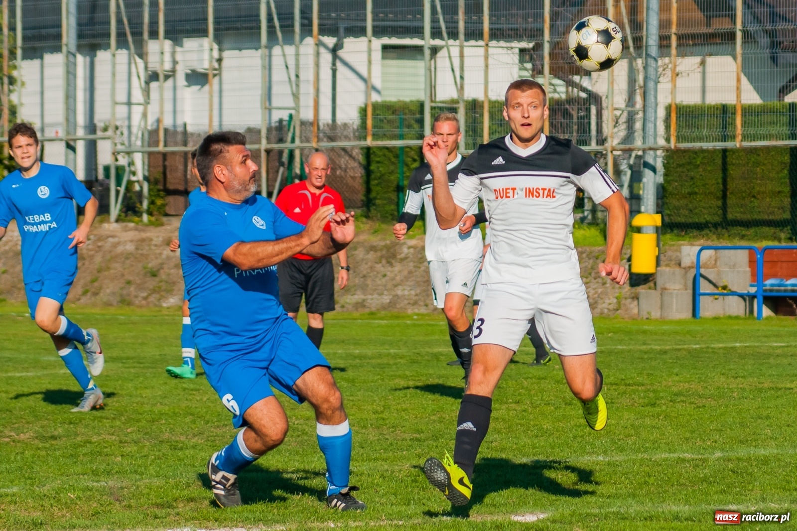 Zdjęcie w galerii na portalu naszraciborz.pl: Nerwowo i czerwono w Markowicach. Zgoda z kompletem punktów [FOTO i WIDEO] wiadomości z regionu
