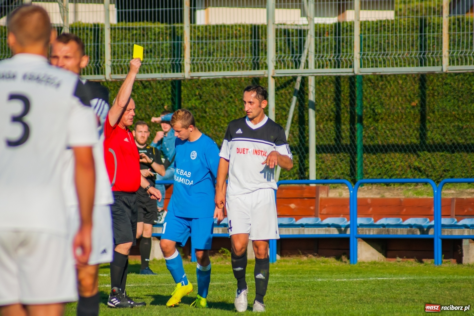 Zdjęcie w galerii na portalu naszraciborz.pl: Nerwowo i czerwono w Markowicach. Zgoda z kompletem punktów [FOTO i WIDEO] wiadomości z regionu