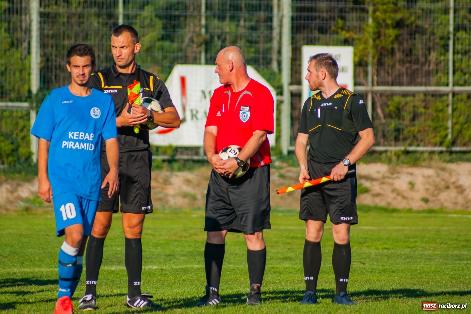 Zdjęcie w galerii na portalu naszraciborz.pl: Nerwowo i czerwono w Markowicach. Zgoda z kompletem punktów [FOTO i WIDEO] wiadomości z regionu
