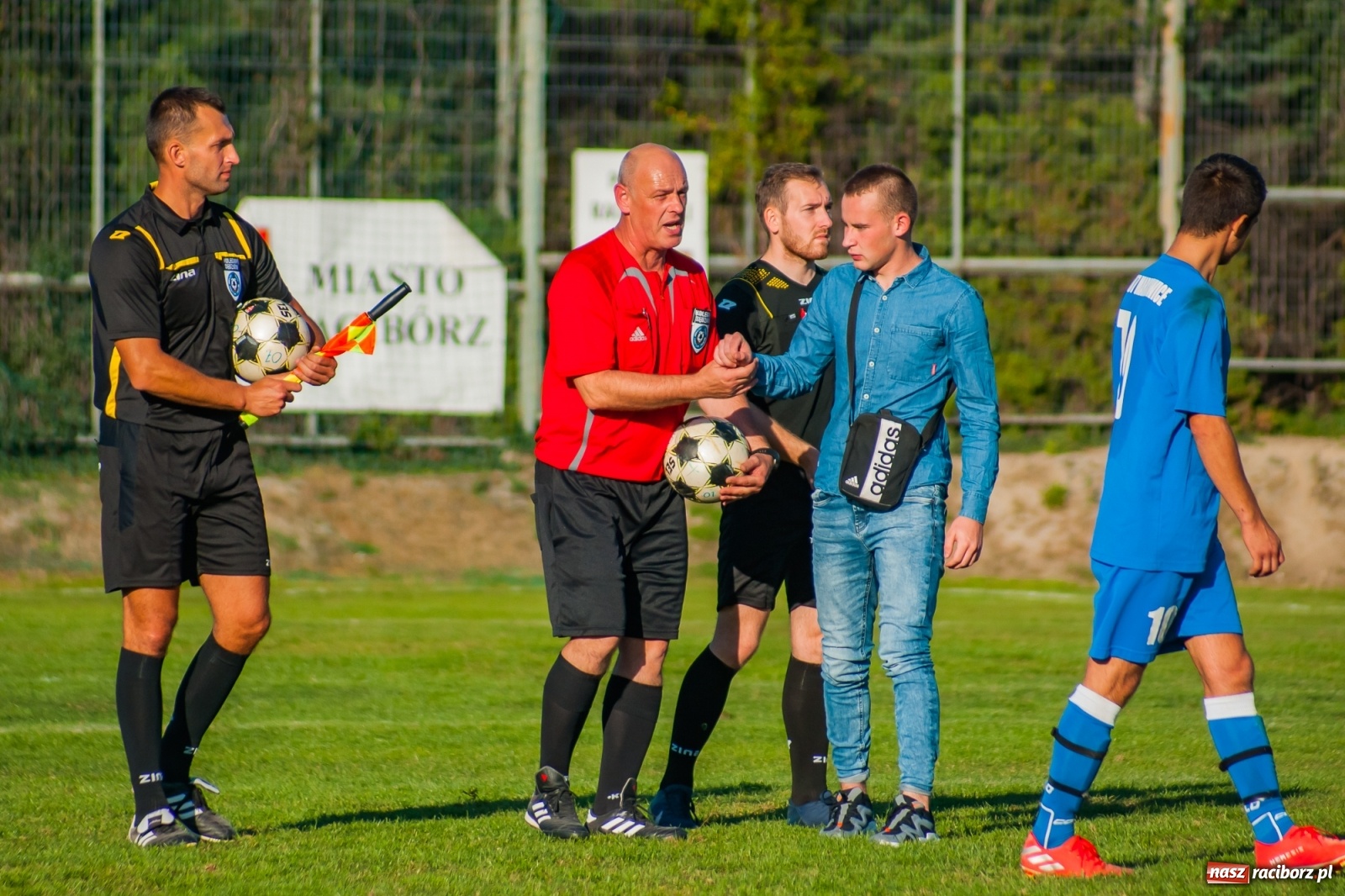 Zdjęcie w galerii na portalu naszraciborz.pl: Nerwowo i czerwono w Markowicach. Zgoda z kompletem punktów [FOTO i WIDEO] wiadomości z regionu