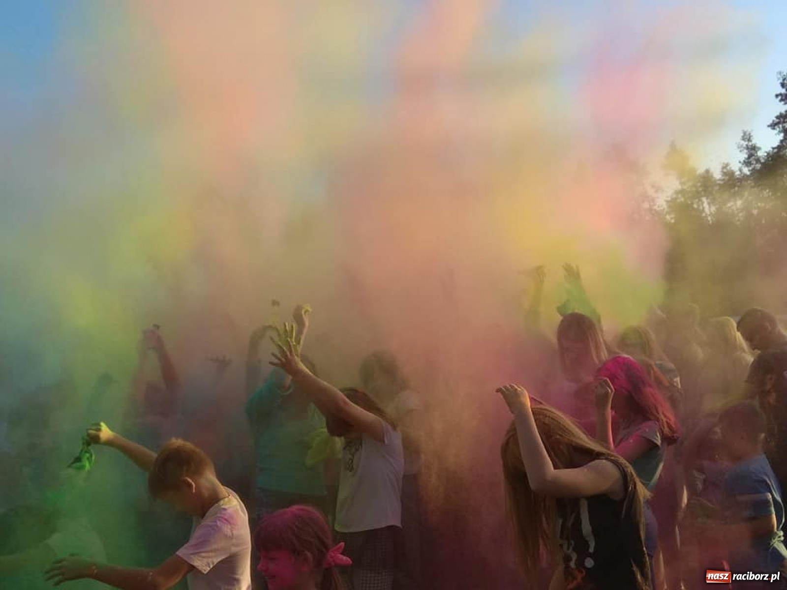 Zdjęcie w galerii na portalu naszraciborz.pl: Kuźniański Festiwal Kolorów na zakończenie lata [FOTO] wiadomości z regionu