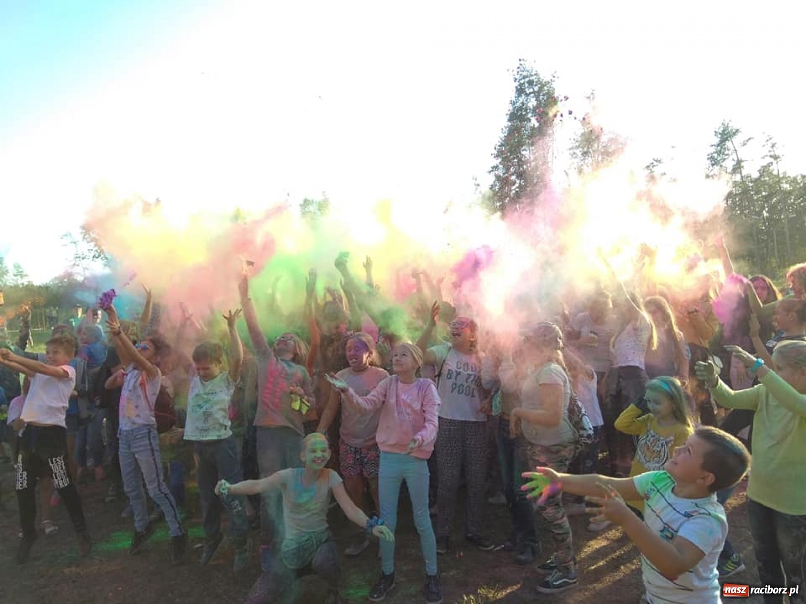 Zdjęcie w galerii na portalu naszraciborz.pl: Kuźniański Festiwal Kolorów na zakończenie lata [FOTO] wiadomości z regionu