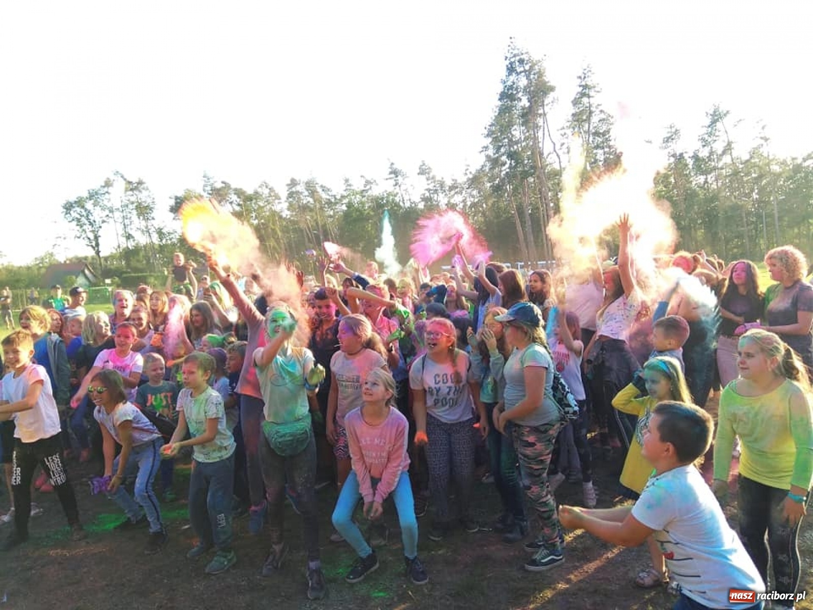 Zdjęcie w galerii na portalu naszraciborz.pl: Kuźniański Festiwal Kolorów na zakończenie lata [FOTO] wiadomości z regionu