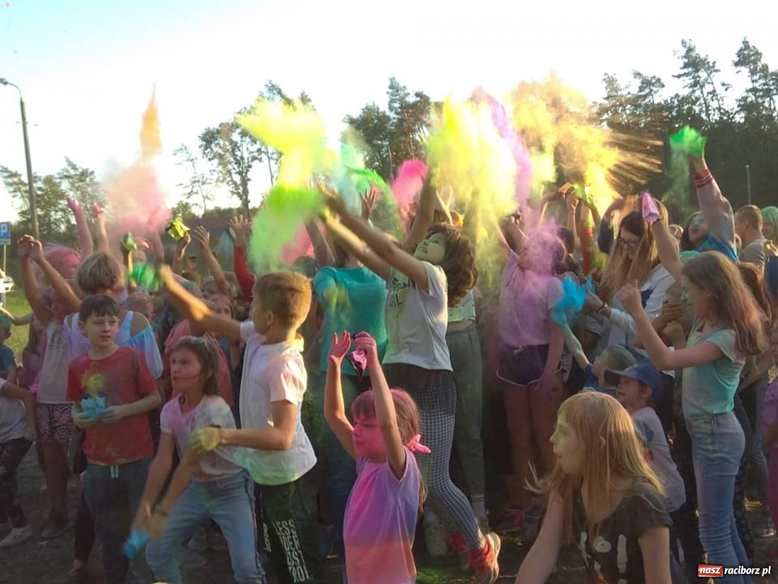 Zdjęcie w galerii na portalu naszraciborz.pl: Kuźniański Festiwal Kolorów na zakończenie lata [FOTO] wiadomości z regionu