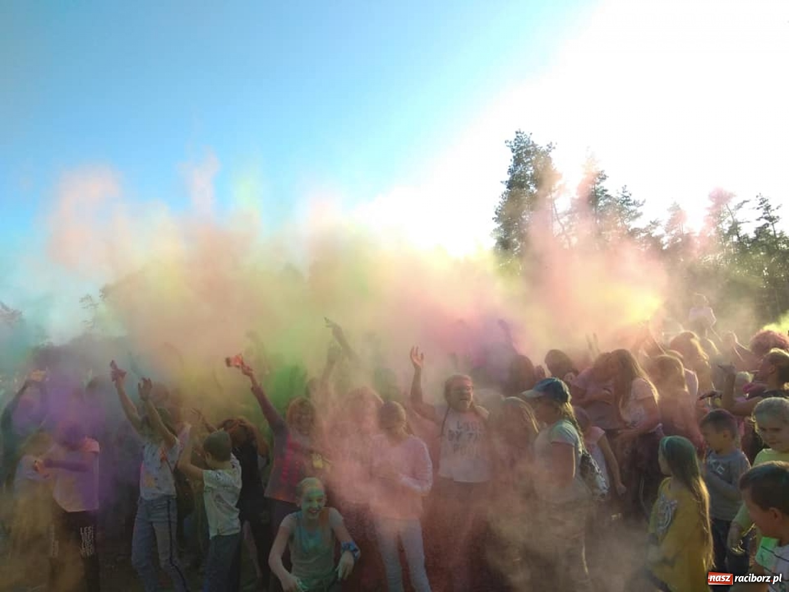 Zdjęcie w galerii na portalu naszraciborz.pl: Kuźniański Festiwal Kolorów na zakończenie lata [FOTO] wiadomości z regionu