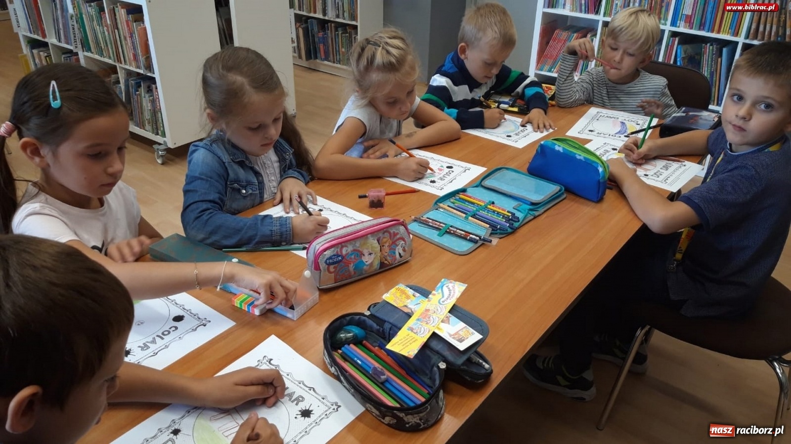 Zdjęcie w galerii na portalu naszraciborz.pl: W bibliotece na Płoni świętowano Dzień Kropki [FOTO] wiadomości z regionu