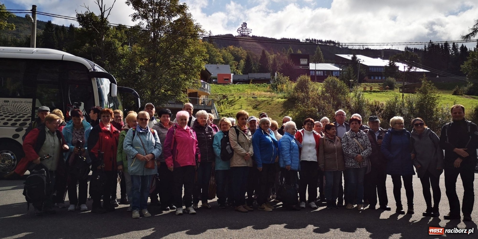 Zdjęcie w galerii na portalu naszraciborz.pl: Krzanowiccy seniorzy spacerowali w chmurach [FOTO] wiadomości z regionu