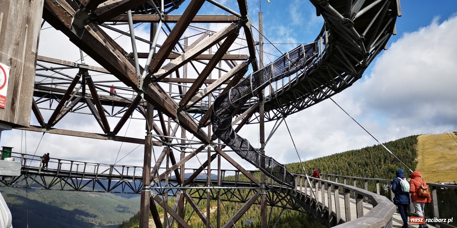 Zdjęcie w galerii na portalu naszraciborz.pl: Krzanowiccy seniorzy spacerowali w chmurach [FOTO] wiadomości z regionu