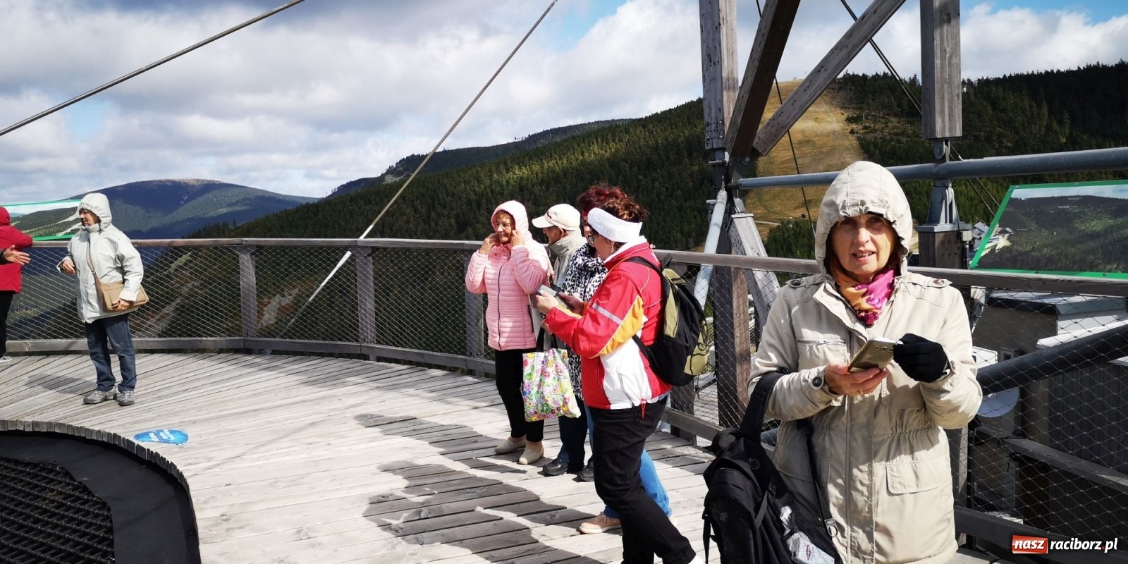 Zdjęcie w galerii na portalu naszraciborz.pl: Krzanowiccy seniorzy spacerowali w chmurach [FOTO] wiadomości z regionu