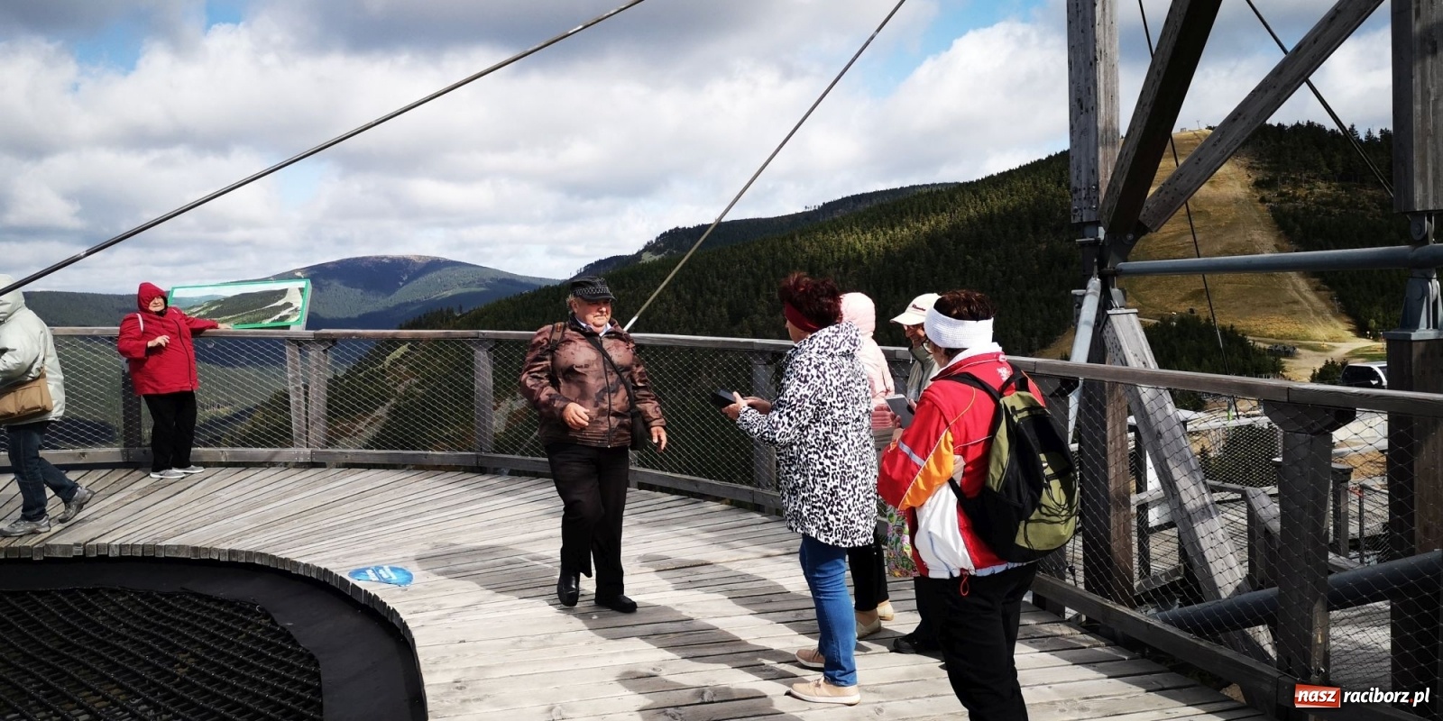 Zdjęcie w galerii na portalu naszraciborz.pl: Krzanowiccy seniorzy spacerowali w chmurach [FOTO] wiadomości z regionu