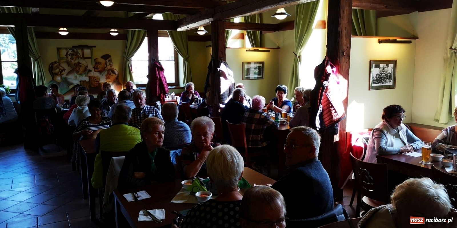 Zdjęcie w galerii na portalu naszraciborz.pl: Krzanowiccy seniorzy spacerowali w chmurach [FOTO] wiadomości z regionu