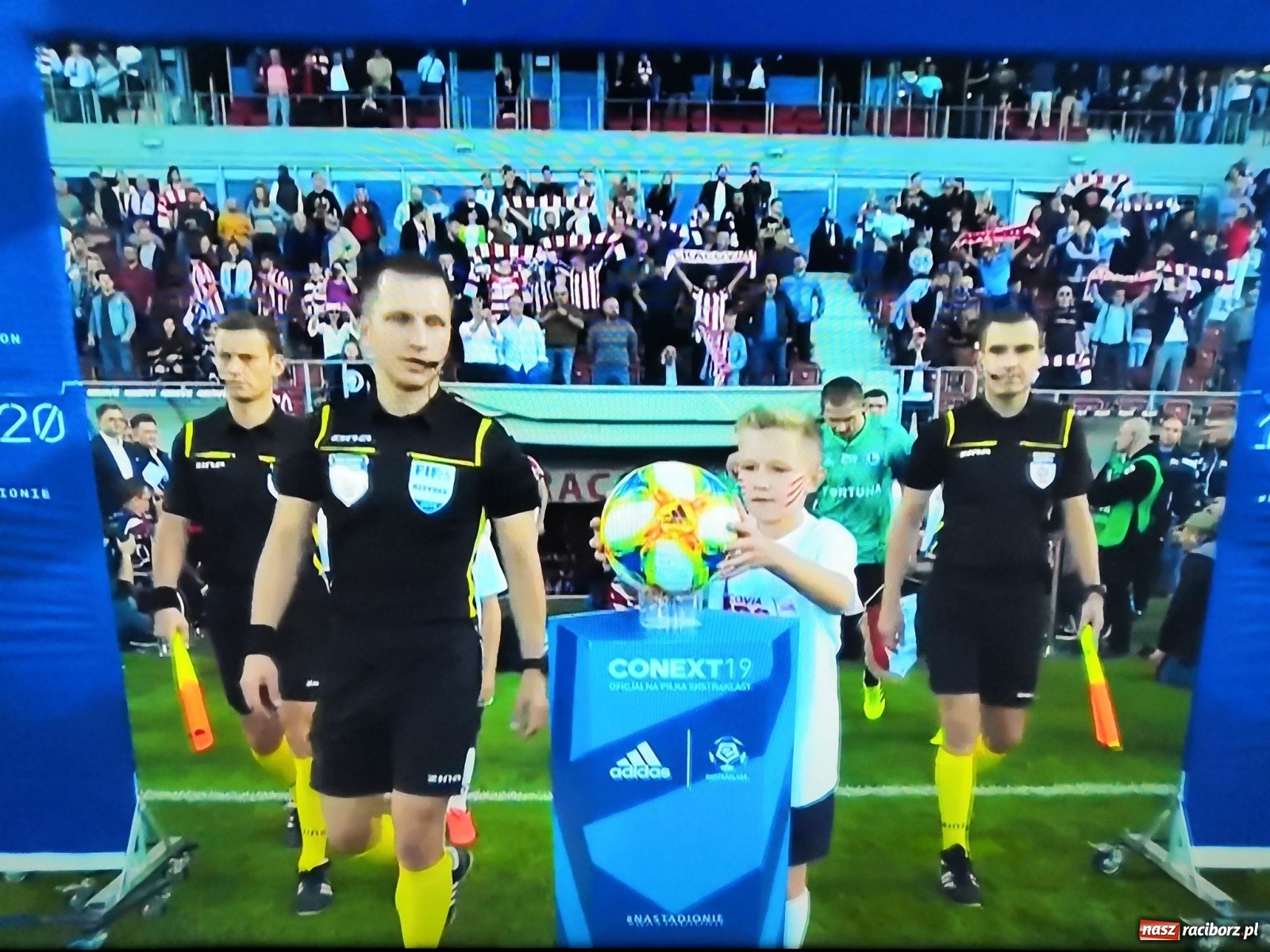 Zdjęcie w galerii na portalu naszraciborz.pl: Dziecięca eskorta na meczu PKO Ekstraklasy. Wielkie przeżycie dla dzieci z Tworkowa wiadomości z regionu