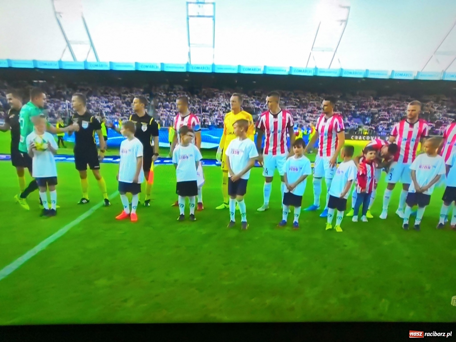Zdjęcie w galerii na portalu naszraciborz.pl: Dziecięca eskorta na meczu PKO Ekstraklasy. Wielkie przeżycie dla dzieci z Tworkowa wiadomości z regionu