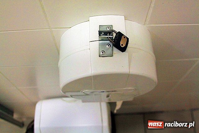 Zdjęcie w galerii na portalu naszraciborz.pl: Złodziejki papieru toaletowego wiadomości z regionu