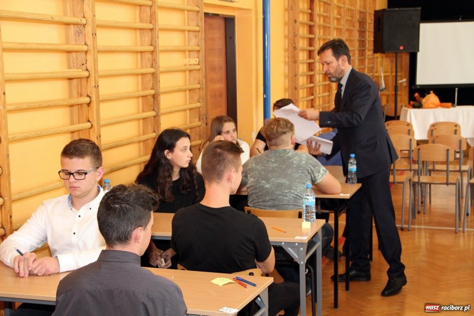 Zdjęcie w galerii na portalu naszraciborz.pl: Konkurs wiedzy o Sejmie w SP 13 [FOTO i WIDEO] wiadomości z regionu