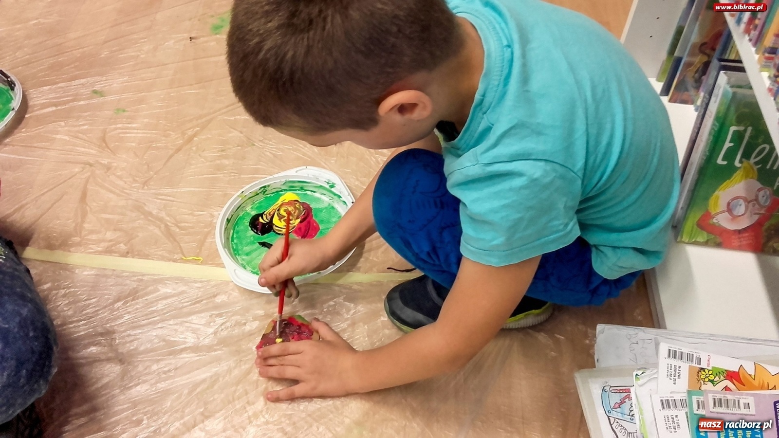 Zdjęcie w galerii na portalu naszraciborz.pl: Łąka w raciborskiej bibliotece, czyli warsztaty z Justyną Styszyńską [FOTO]  wiadomości z regionu