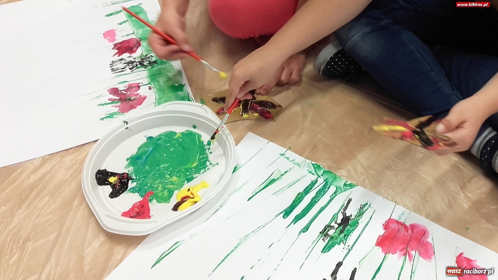 Zdjęcie w galerii na portalu naszraciborz.pl: Łąka w raciborskiej bibliotece, czyli warsztaty z Justyną Styszyńską [FOTO]  wiadomości z regionu