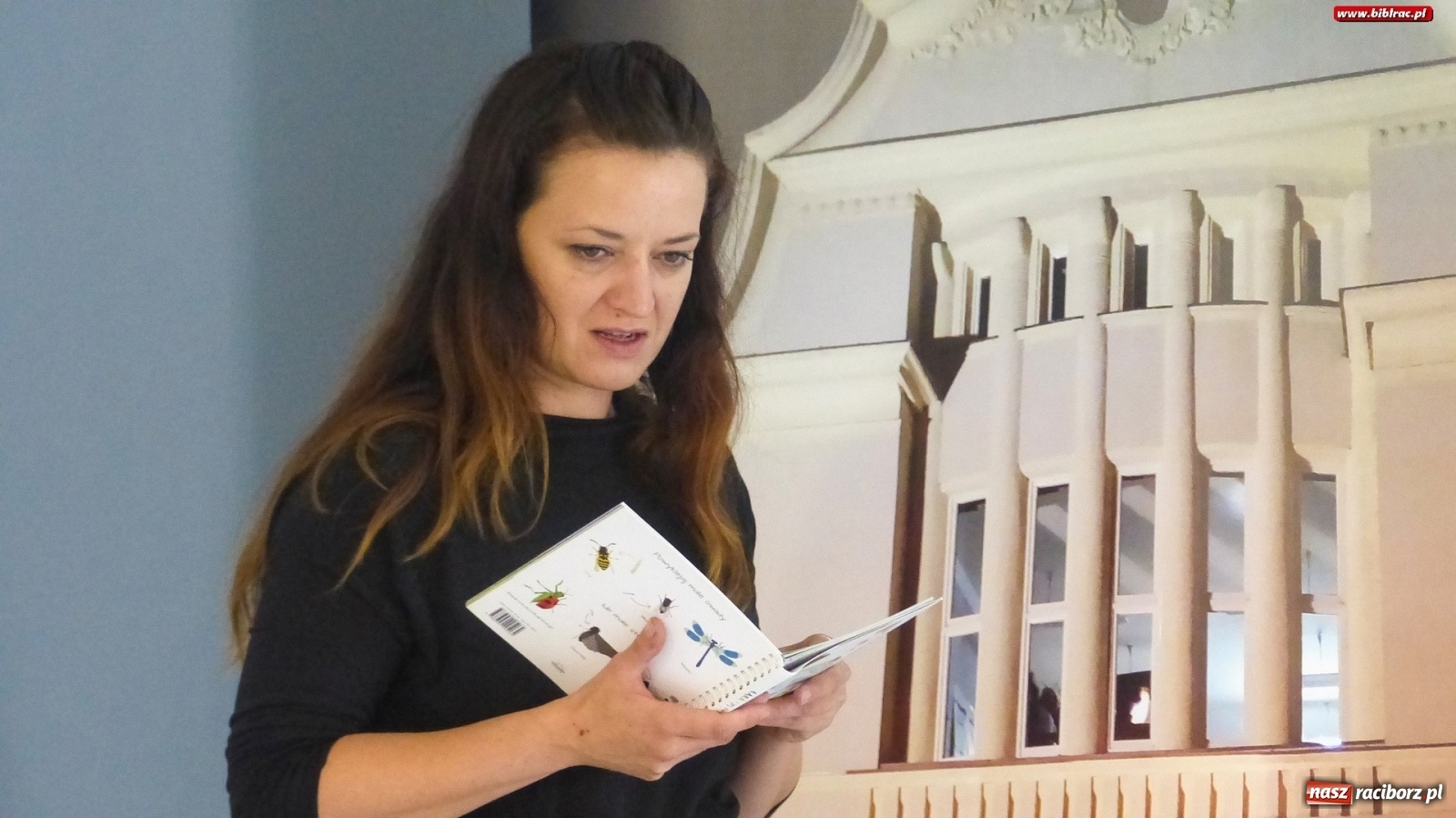 Zdjęcie w galerii na portalu naszraciborz.pl: Łąka w raciborskiej bibliotece, czyli warsztaty z Justyną Styszyńską [FOTO]  wiadomości z regionu