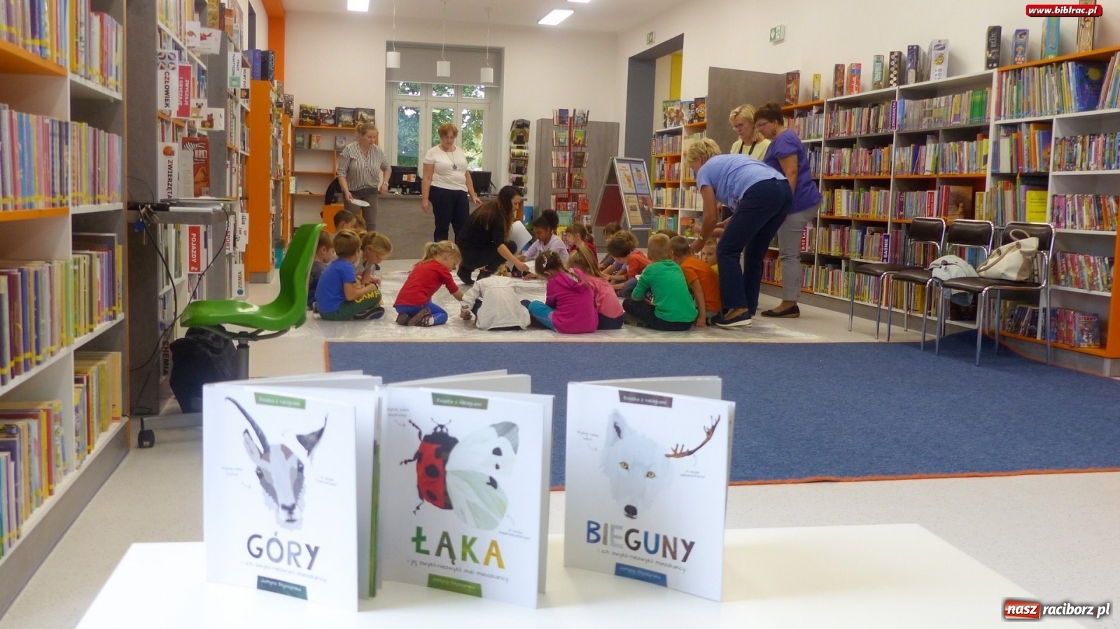 Zdjęcie w galerii na portalu naszraciborz.pl: Łąka w raciborskiej bibliotece, czyli warsztaty z Justyną Styszyńską [FOTO]  wiadomości z regionu