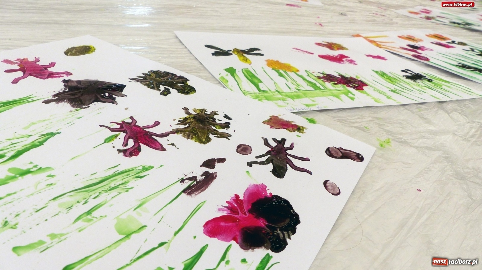 Zdjęcie w galerii na portalu naszraciborz.pl: Łąka w raciborskiej bibliotece, czyli warsztaty z Justyną Styszyńską [FOTO]  wiadomości z regionu