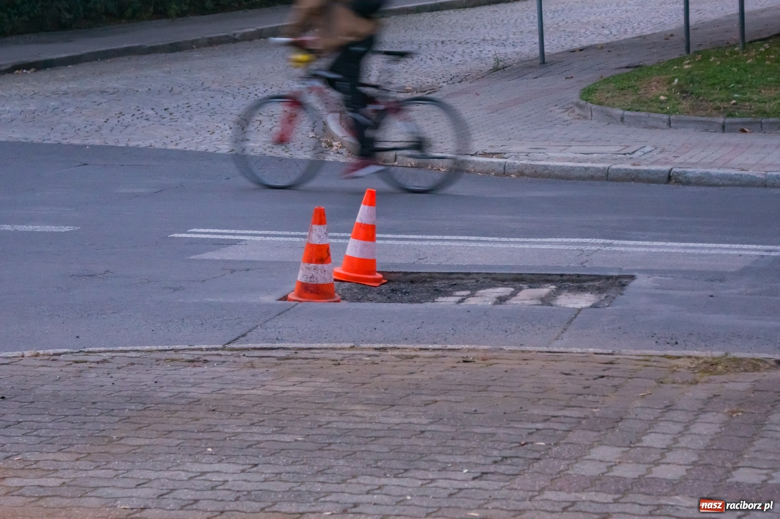 Zdjęcie w galerii na portalu naszraciborz.pl: Slalomem po Głowackiego [FOTO]  wiadomości z regionu
