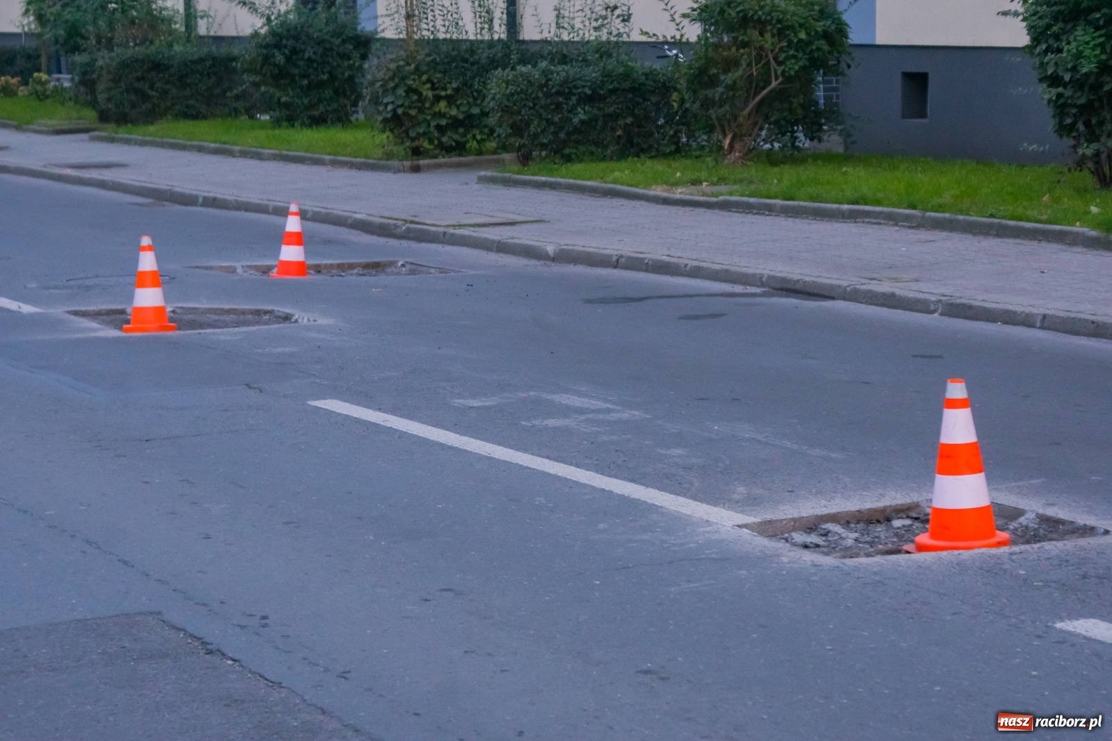 Zdjęcie w galerii na portalu naszraciborz.pl: Slalomem po Głowackiego [FOTO]  wiadomości z regionu