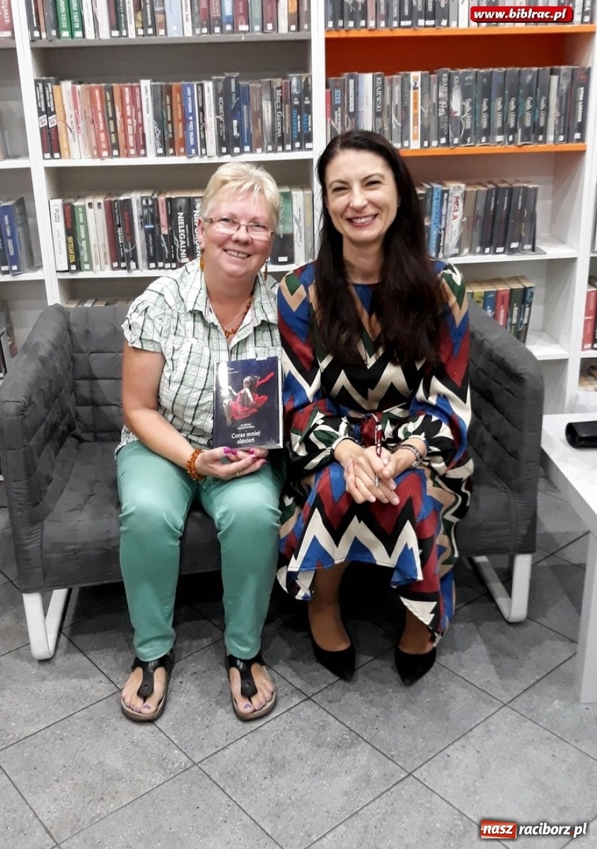 Zdjęcie w galerii na portalu naszraciborz.pl: Królowa polskiej literatury kobiecej odwiedziła Racibórz wiadomości z regionu