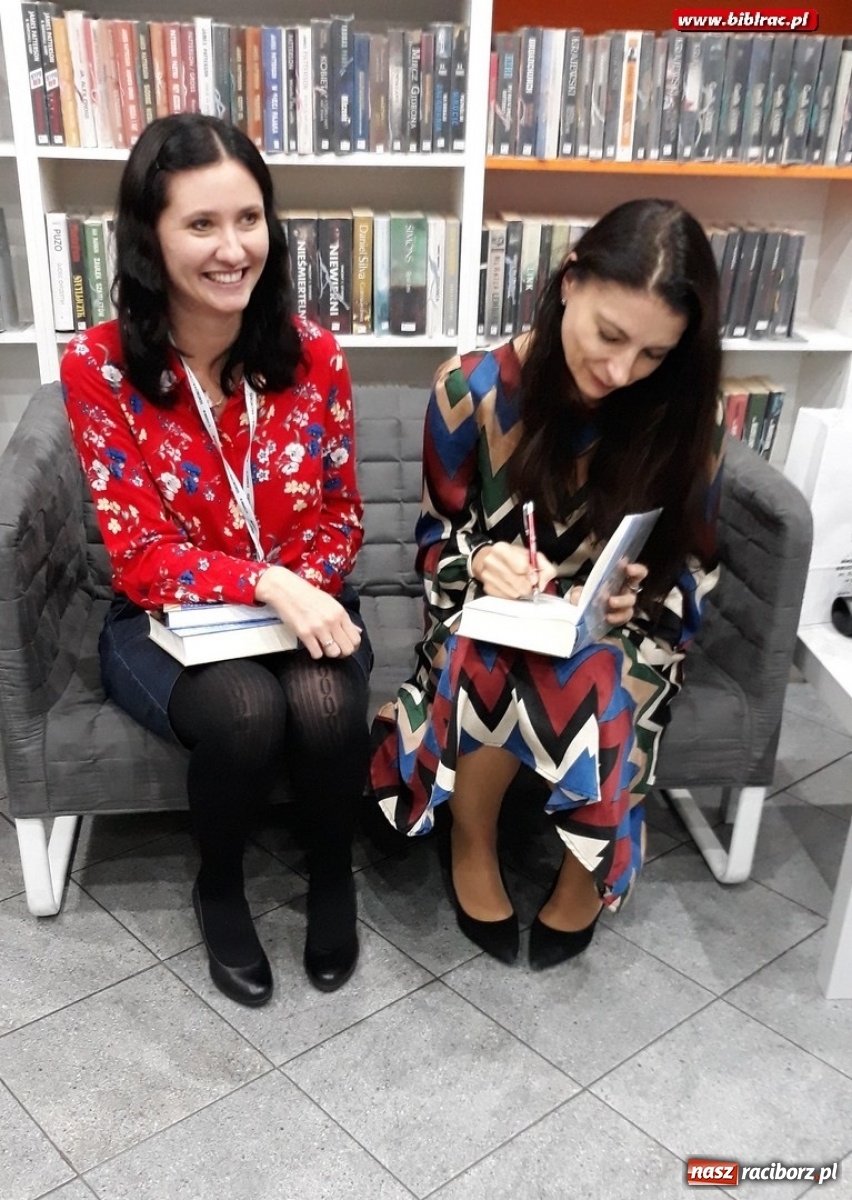 Zdjęcie w galerii na portalu naszraciborz.pl: Królowa polskiej literatury kobiecej odwiedziła Racibórz wiadomości z regionu