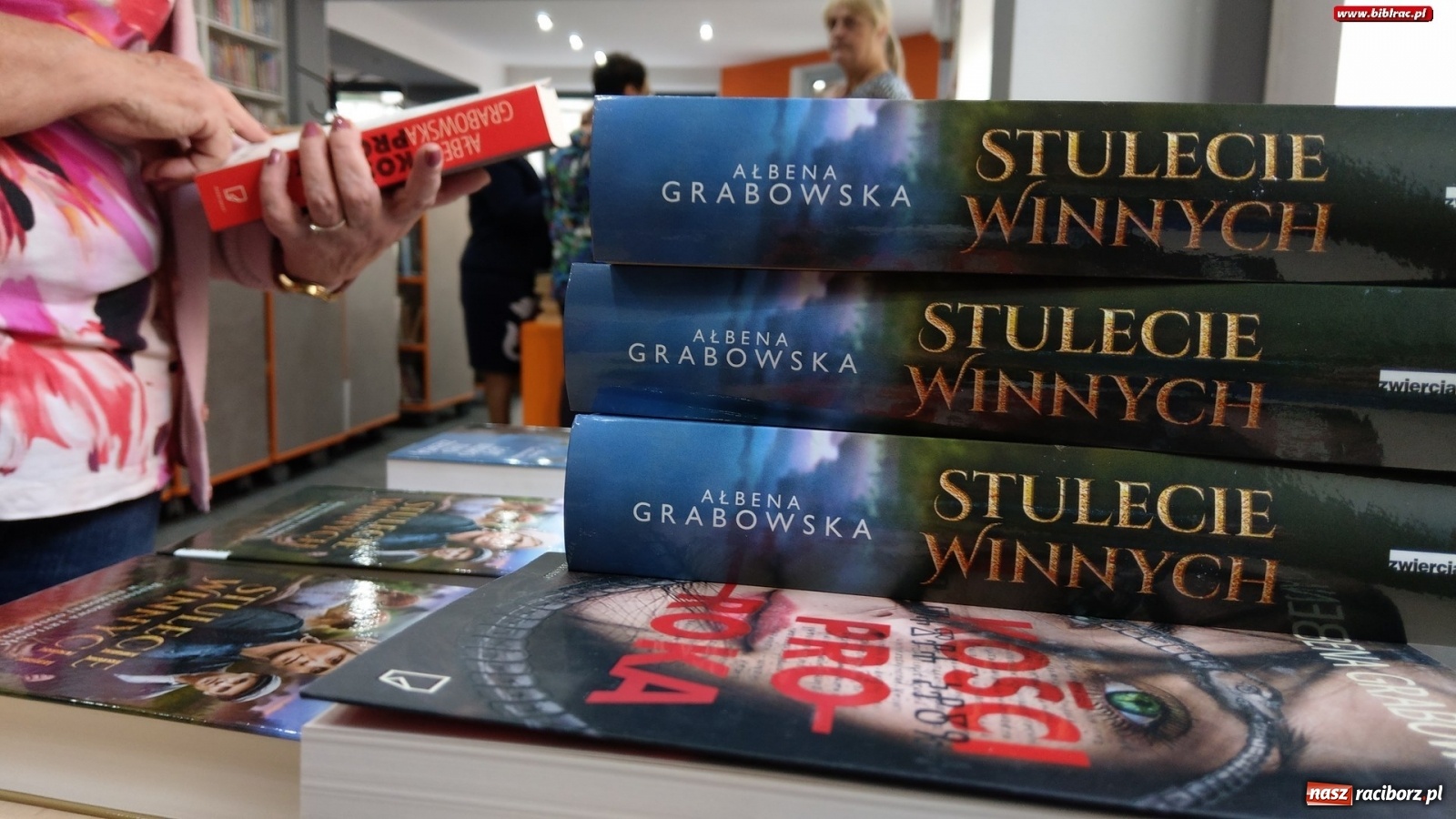 Zdjęcie w galerii na portalu naszraciborz.pl: Królowa polskiej literatury kobiecej odwiedziła Racibórz wiadomości z regionu