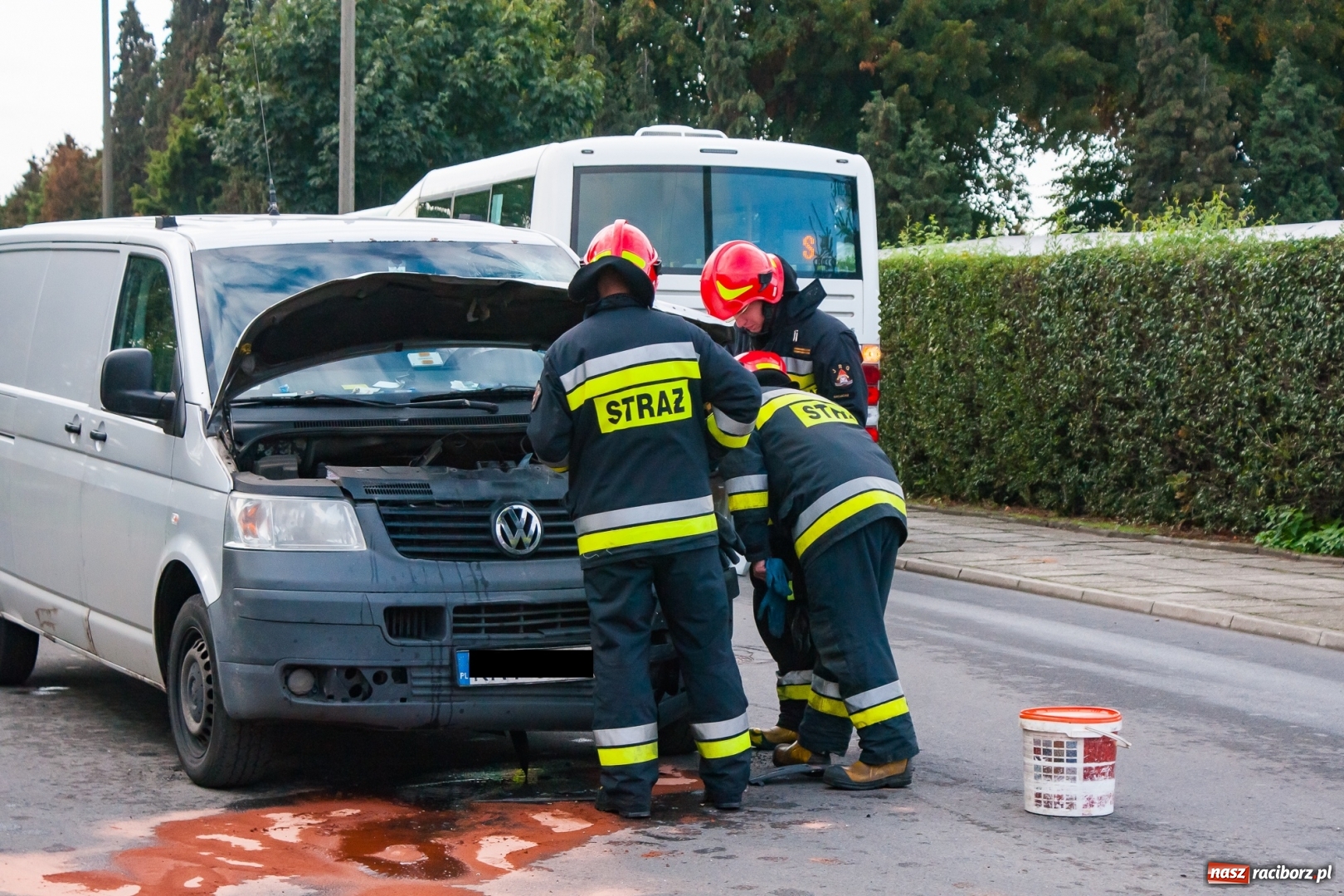 Zdjęcie w galerii na portalu naszraciborz.pl: Zderzenie autobusu i volkswagena na Płoni [FOTO] wiadomości z regionu
