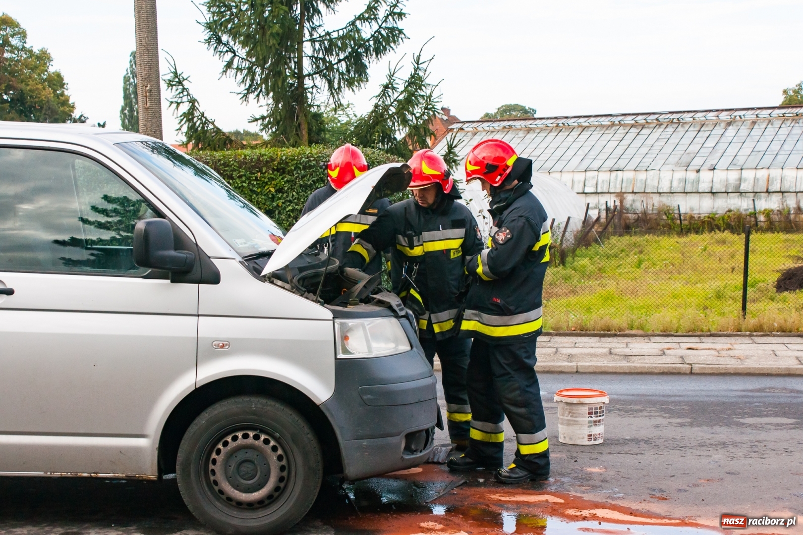 Zdjęcie w galerii na portalu naszraciborz.pl: Zderzenie autobusu i volkswagena na Płoni [FOTO] wiadomości z regionu