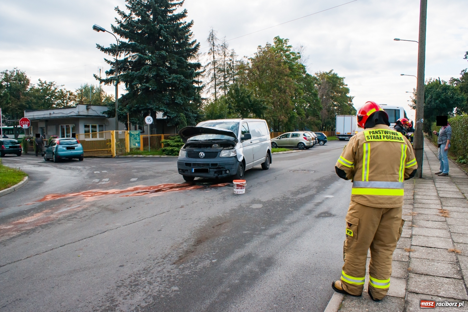 Zdjęcie w galerii na portalu naszraciborz.pl: Zderzenie autobusu i volkswagena na Płoni [FOTO] wiadomości z regionu