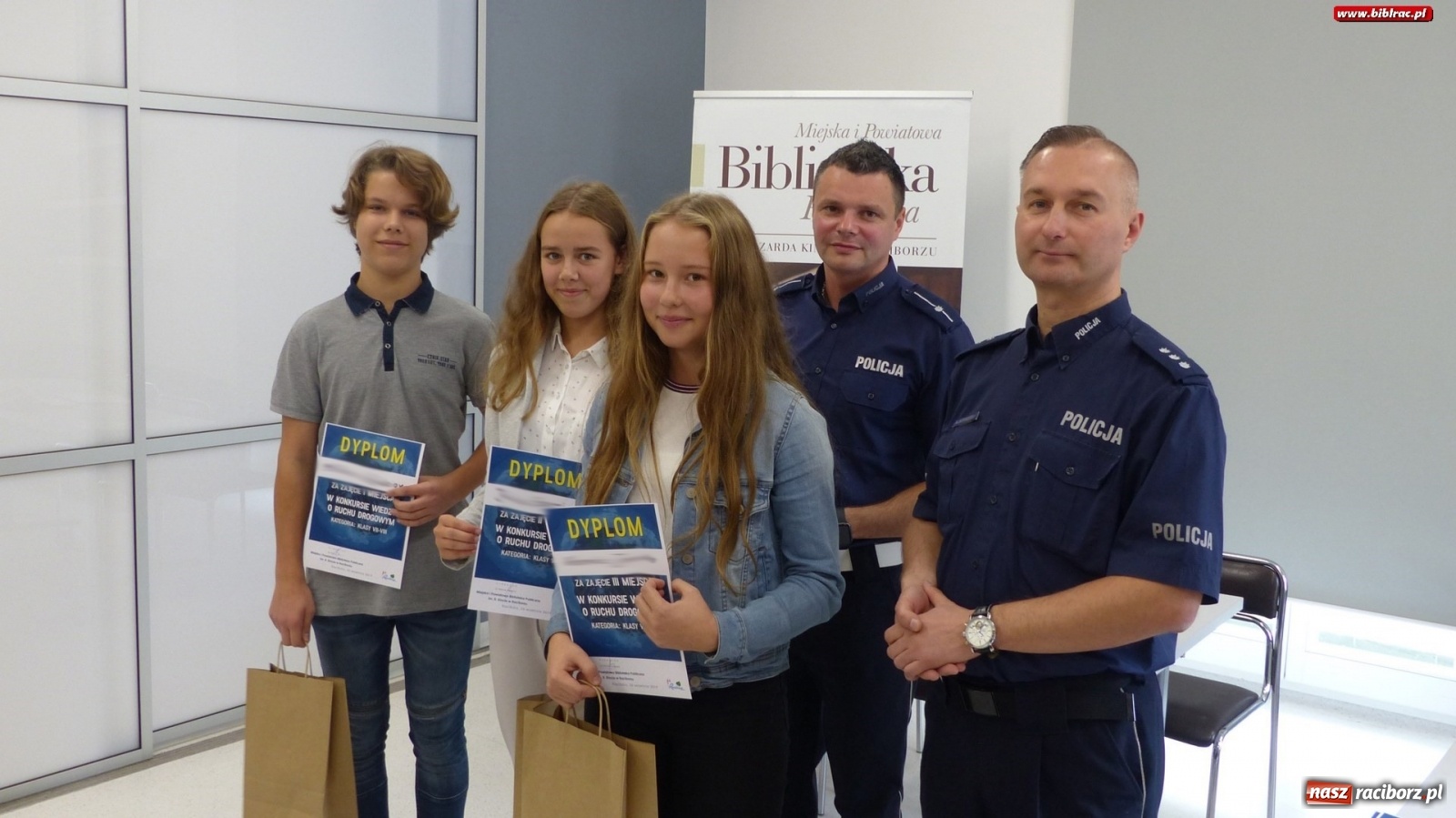 Zdjęcie w galerii na portalu naszraciborz.pl: Dominika i Miłosz wygrali konkurs wiedzy o ruchu drogowym wiadomości z regionu
