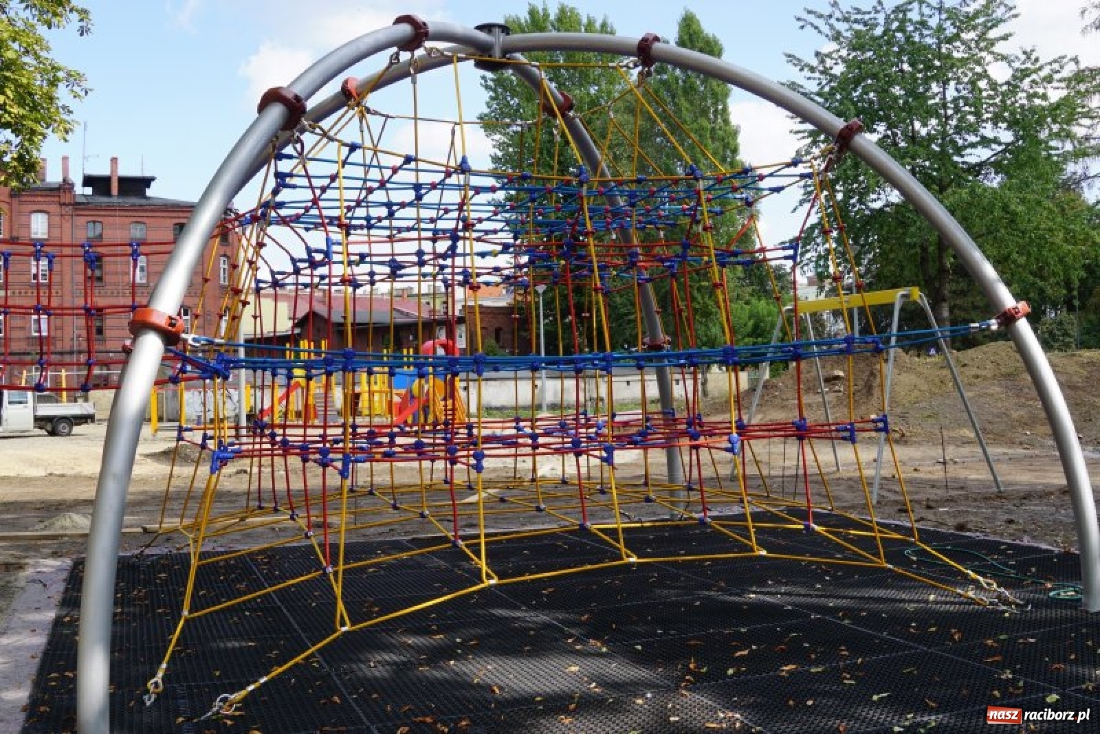 Zdjęcie w galerii na portalu naszraciborz.pl: Ogródek Jordanowski coraz bardziej kolorowy [FOTO]  wiadomości z regionu