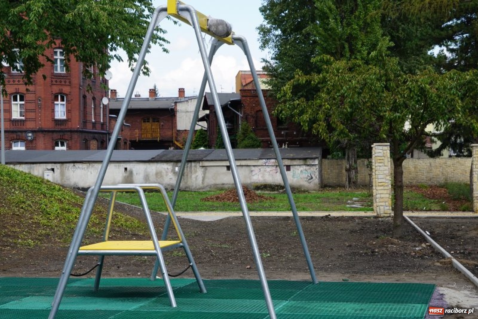 Zdjęcie w galerii na portalu naszraciborz.pl: Ogródek Jordanowski coraz bardziej kolorowy [FOTO]  wiadomości z regionu
