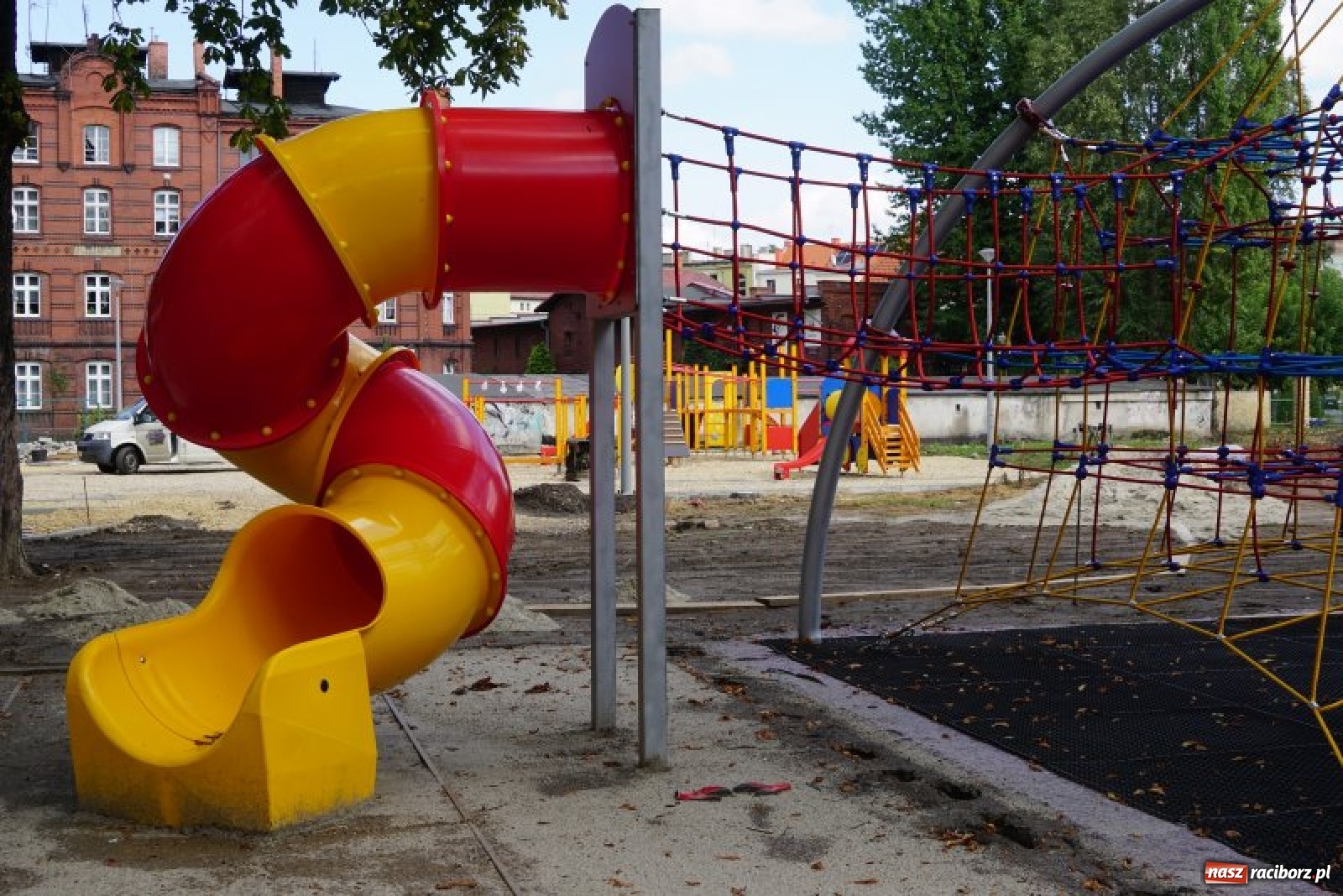 Zdjęcie w galerii na portalu naszraciborz.pl: Ogródek Jordanowski coraz bardziej kolorowy [FOTO]  wiadomości z regionu