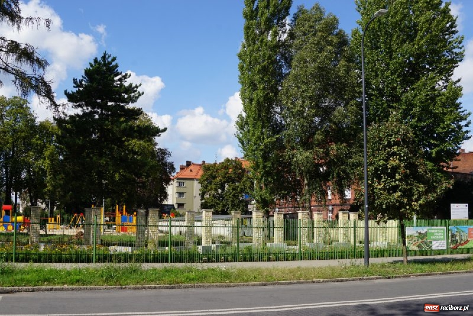 Zdjęcie w galerii na portalu naszraciborz.pl: Ogródek Jordanowski coraz bardziej kolorowy [FOTO]  wiadomości z regionu