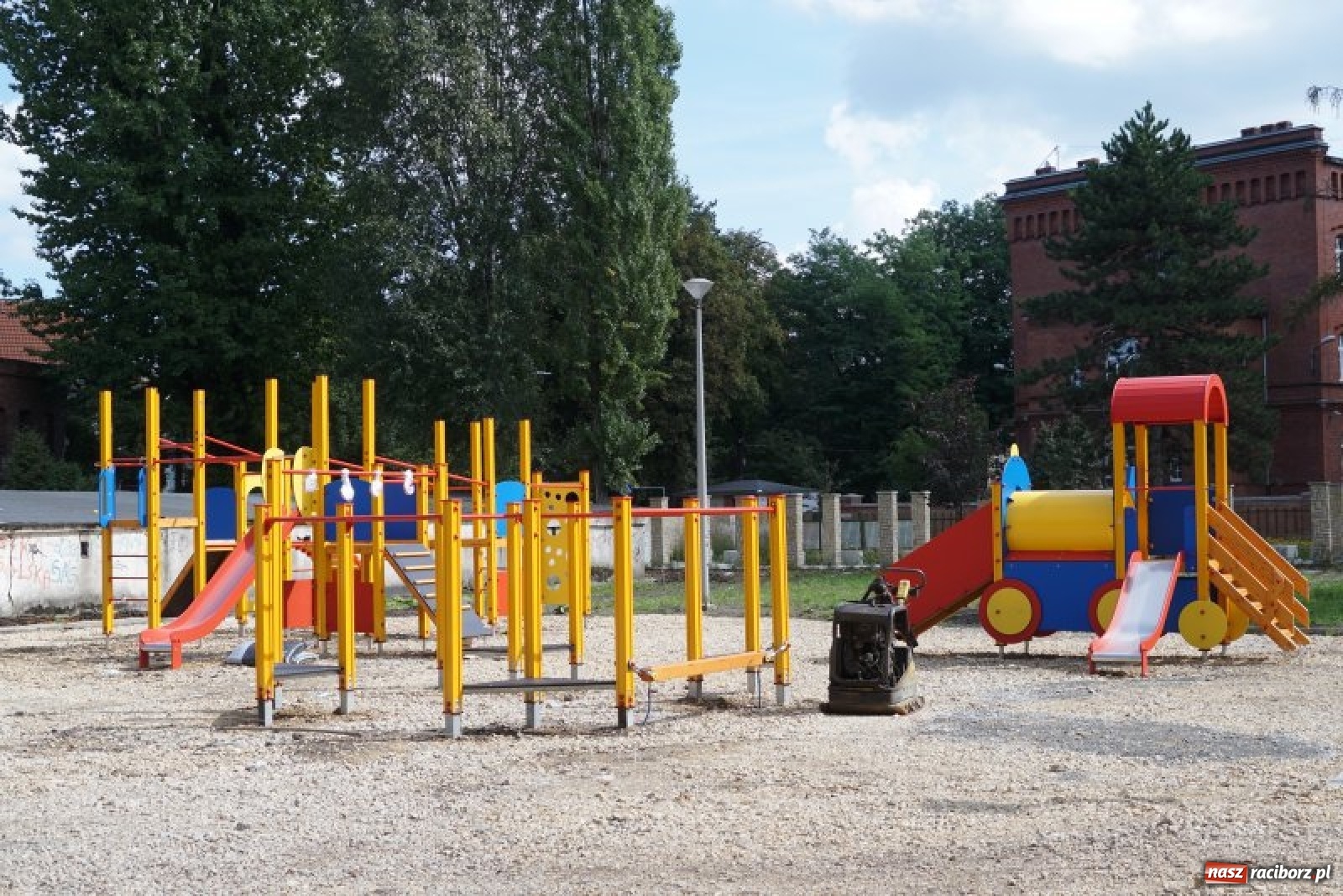 Zdjęcie w galerii na portalu naszraciborz.pl: Ogródek Jordanowski coraz bardziej kolorowy [FOTO]  wiadomości z regionu