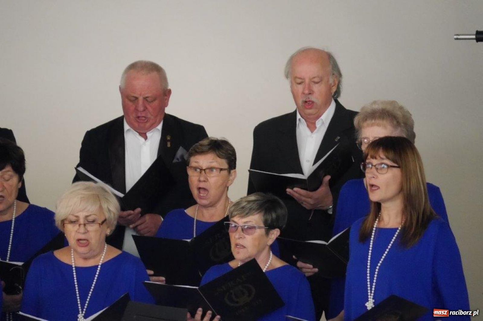 Zdjęcie w galerii na portalu naszraciborz.pl: W Rudach zaśpiewali ku pamięci Juliusza Rogera [FOTO] wiadomości z regionu