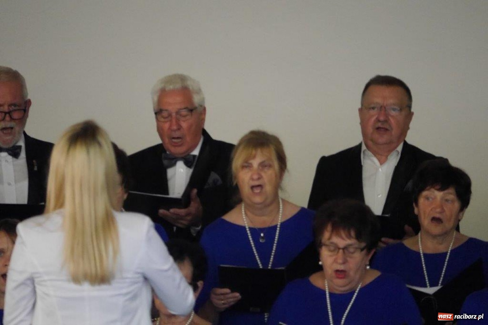 Zdjęcie w galerii na portalu naszraciborz.pl: W Rudach zaśpiewali ku pamięci Juliusza Rogera [FOTO] wiadomości z regionu