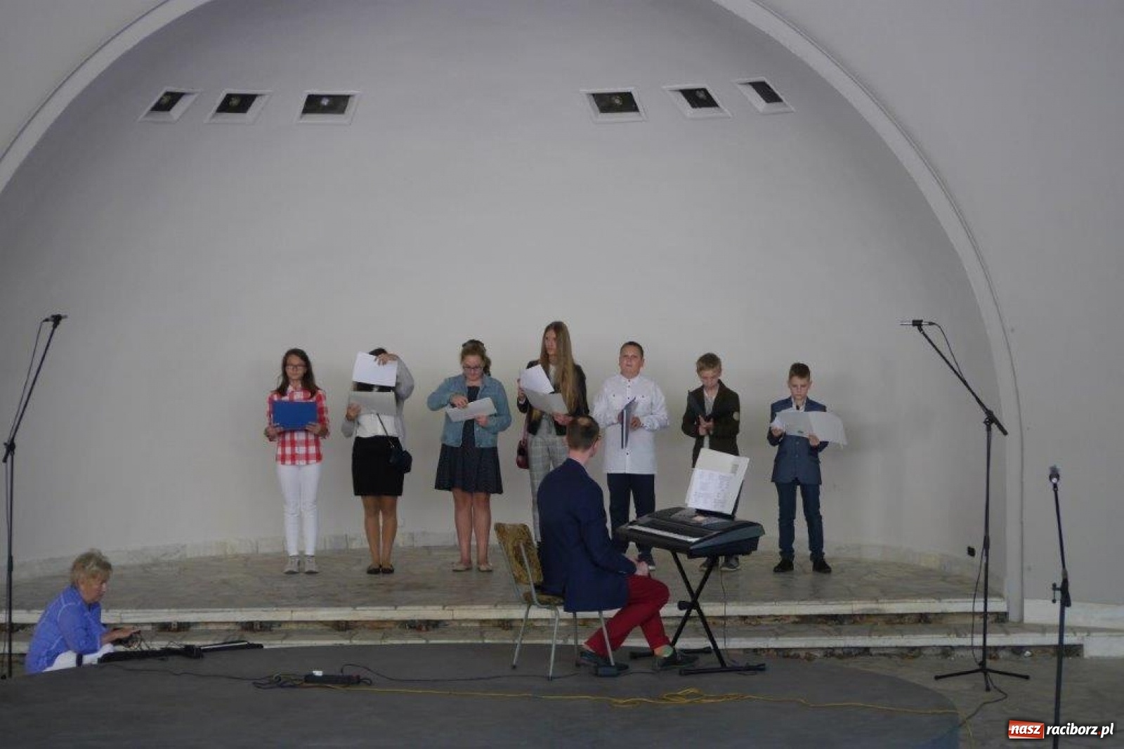 Zdjęcie w galerii na portalu naszraciborz.pl: W Rudach zaśpiewali ku pamięci Juliusza Rogera [FOTO] wiadomości z regionu