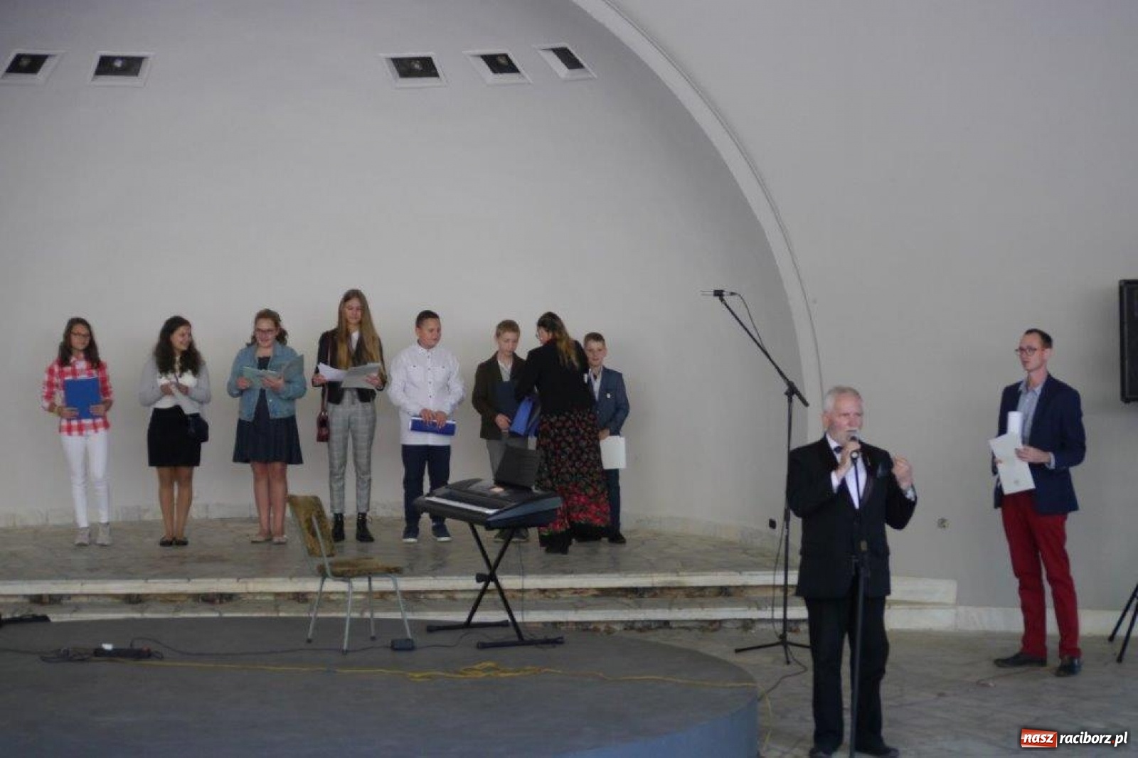 Zdjęcie w galerii na portalu naszraciborz.pl: W Rudach zaśpiewali ku pamięci Juliusza Rogera [FOTO] wiadomości z regionu