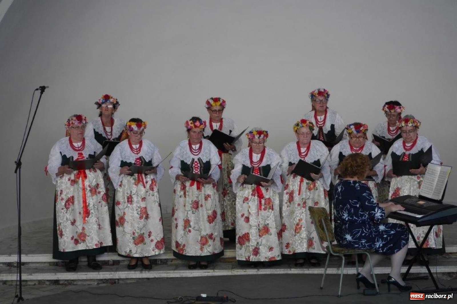 Zdjęcie w galerii na portalu naszraciborz.pl: W Rudach zaśpiewali ku pamięci Juliusza Rogera [FOTO] wiadomości z regionu
