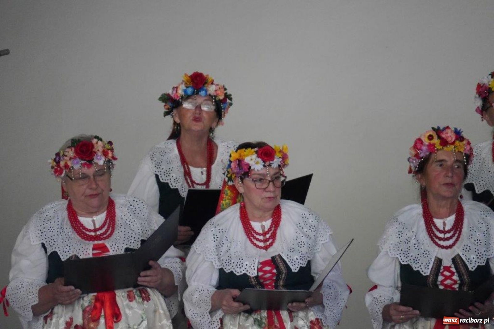 Zdjęcie w galerii na portalu naszraciborz.pl: W Rudach zaśpiewali ku pamięci Juliusza Rogera [FOTO] wiadomości z regionu